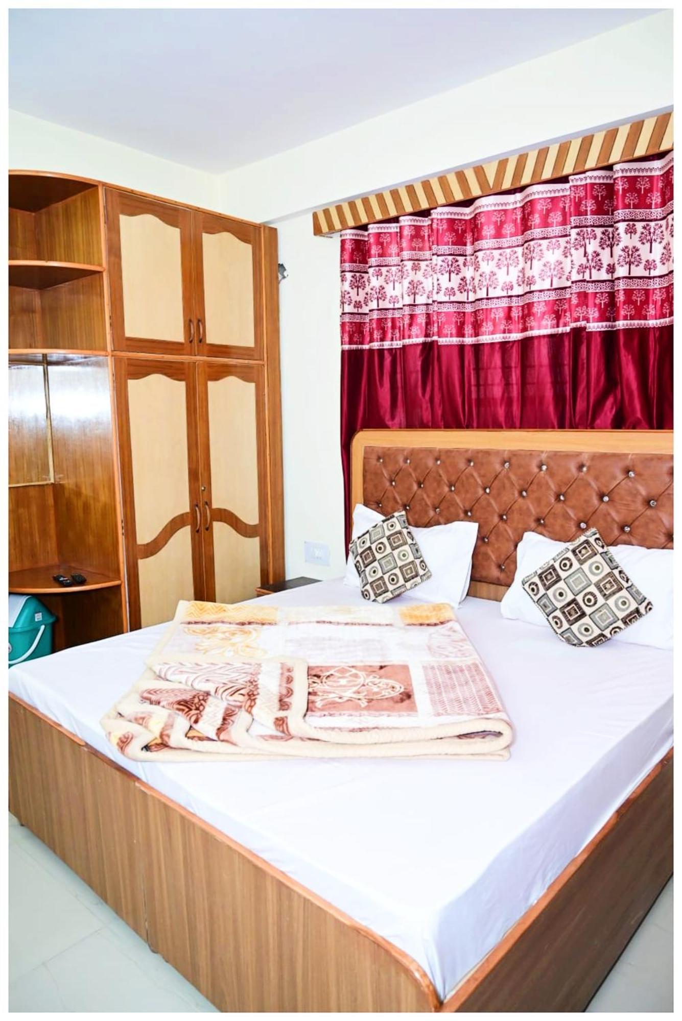 Simla Hotel K R I S H N A B - B Near Mall Road And Temple Zewnętrze zdjęcie